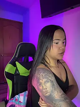 leila 22 online show from 09-27-25, 07:57