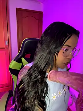 leila 22 online show from 11-04-25, 07:40