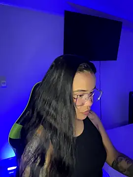 leila 22 online show from 11-29-25, 08:06