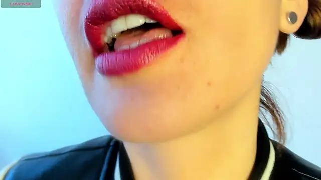 queen fetish online show from 04-22-26, 03:46