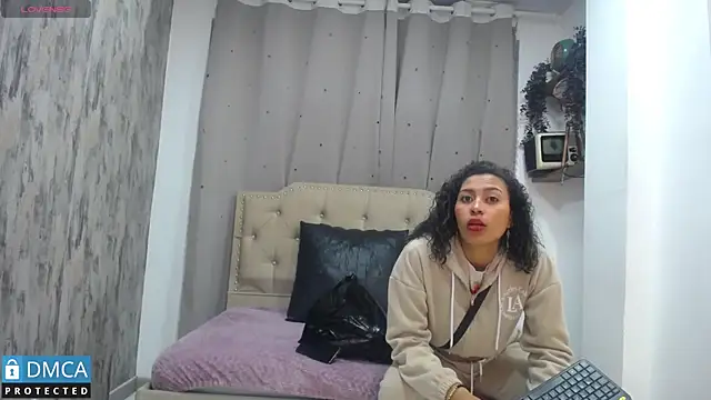 Snapshot of CarolRodriguez_ chatting on 02-28-25, 02:42 CarolRodriguez online show from 02-28-25, 02:42
