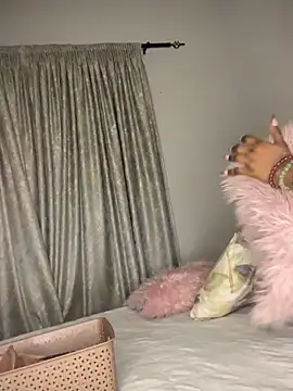 Bustygoddess32 online show from 12-18-25, 08:04