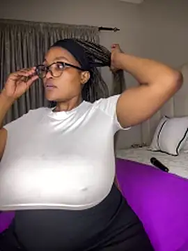 Snapshot of Bustygoddess32 chatting on 05-21-26, 10:17 Bustygoddess32 online show from 05-21-26, 10:17