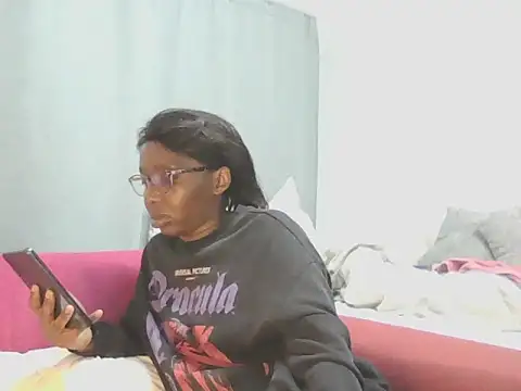 Snapshot of Sexxybella27 chatting on 06-11-26, 12:32 Sexxybella27 online show from 06-11-26, 12:32