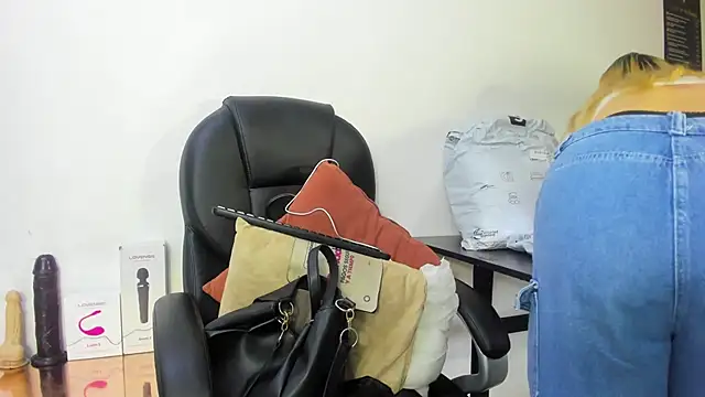 Barbie girl 69 online show from 11-11-25, 02:39