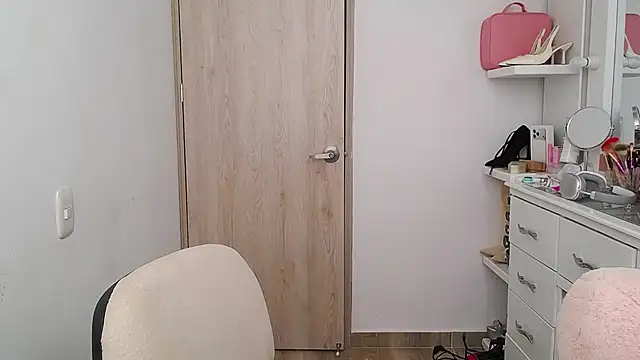 Barbie girl 69 online show from 06-20-26, 06:33