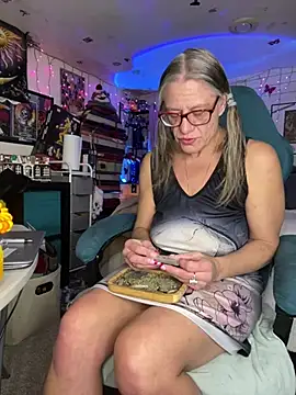 TrenaAnne online show from 02-19-25, 05:49