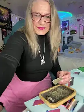 TrenaAnne online show from 02-26-25, 08:22