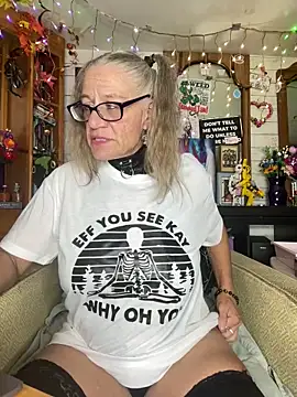 TrenaAnne online show from 10-11-25, 12:21