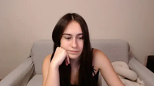 Snapshot of AliceKolltt chatting on 12-27-24, 12:29 AliceKolltt online show from 12-27-24, 12:29