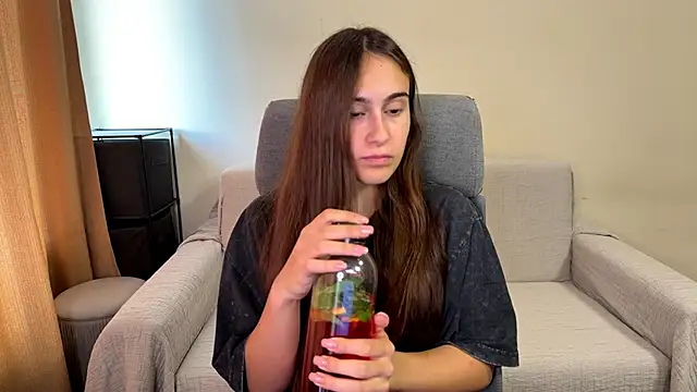 Snapshot of AliceKolltt chatting on 09-18-25, 10:06 AliceKolltt online show from 09-18-25, 10:06