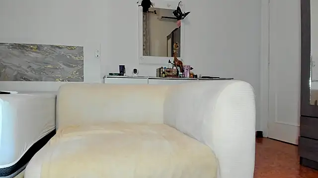 anisialuna  online show from 04-01-26, 05:08