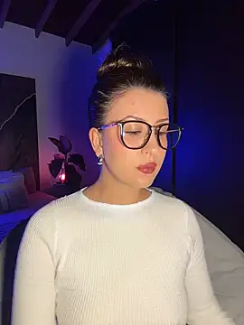 EmaSaenz online show from 10-21-25, 10:43