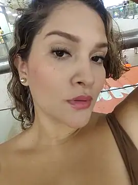 Sara smiiith211 online show from 03-04-25, 10:49