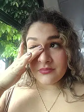 Sara smiiith211 online show from 04-15-26, 04:47