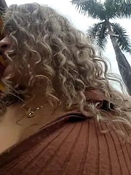 Sara smiiith211 online show from 04-18-26, 07:07