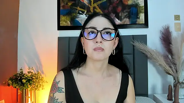 Emilywatsonn online show from 03-25-26, 12:16