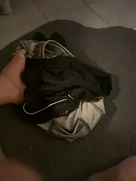 Snapshot of Bennyben8604 chatting on 04-15-26, 01:23 Bennyben8604 online show from 04-15-26, 01:23