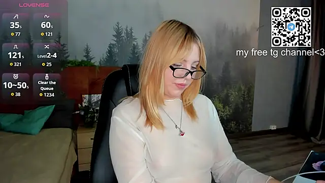 Stacy Luv online show from 10-17-25, 01:09