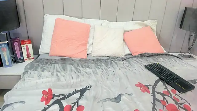 Snapshot of Kendaal_Doshi chatting on 10-26-25, 01:50 Kendaal Doshi online show from 10-26-25, 01:50