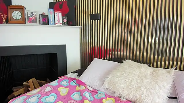 Snapshot of Kendaal_Doshi chatting on 11-16-25, 02:00 Kendaal Doshi online show from 11-16-25, 02:00