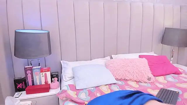 Snapshot of Kendaal_Doshi chatting on 12-02-25, 01:05 Kendaal Doshi online show from 12-02-25, 01:05