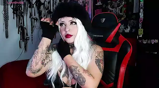 Snapshot of jannaink_ chatting on 01-11-25, 12:44 jannaink online show from 01-11-25, 12:44