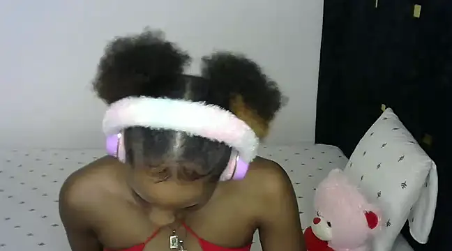 Snapshot of Queeen_model chatting on 12-12-24, 08:03 Queeen model online show from 12-12-24, 08:03