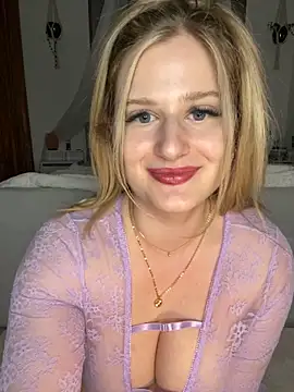 Snapshot of Busty-Ellie chatting on 03-09-25, 05:06 Busty-Ellie online show from 03-09-25, 05:06