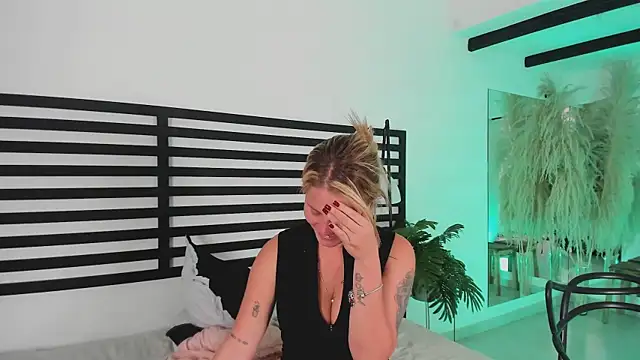 stefanny ruiz  online show from 01-28-25, 06:28