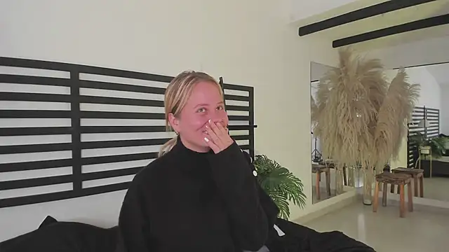 stefanny ruiz  online show from 02-18-25, 06:37