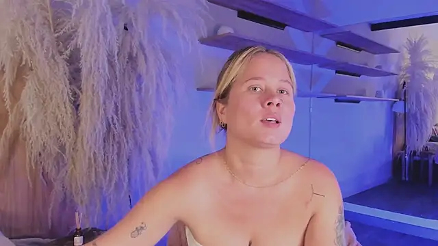 stefanny ruiz  online show from 02-27-25, 03:15