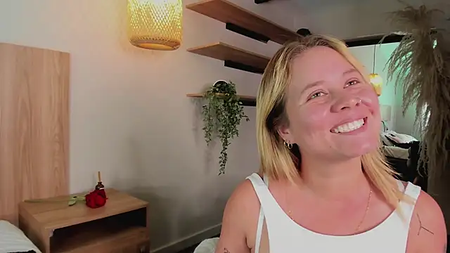 stefanny ruiz  online show from 03-19-25, 03:40