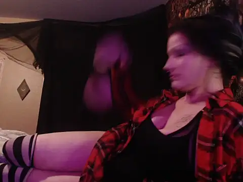 Snapshot of HighCityHoney chatting on 10-17-25, 10:51 HighCityHoney online show from 10-17-25, 10:51