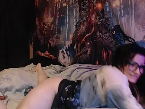 Snapshot of HighCityHoney chatting on 11-17-25, 09:20 HighCityHoney online show from 11-17-25, 09:20