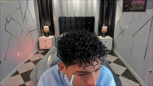 Noah Smith04 online show from 02-24-25, 01:10