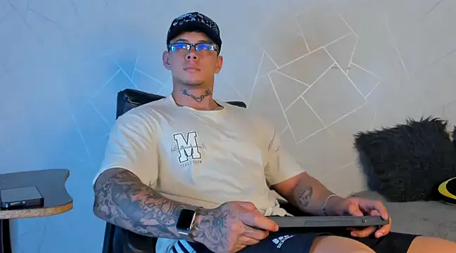 NoahhBrown online show from 01-14-25, 04:25