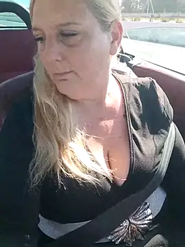 BecciDeluxe online show from 02-20-26, 11:11