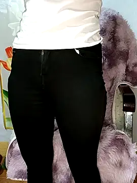 Snapshot of Blythe_69 chatting on 02-22-25, 03:36 Blythe 69 online show from 02-22-25, 03:36