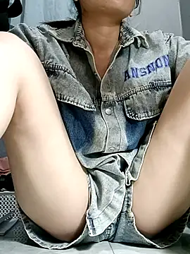 Snapshot of Blythe_69 chatting on 03-13-25, 02:01 Blythe 69 online show from 03-13-25, 02:01