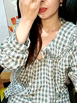 Snapshot of Blythe_69 chatting on 10-24-25, 11:45 Blythe 69 online show from 10-24-25, 11:45