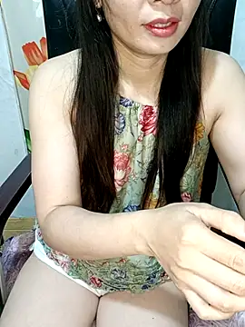 Snapshot of Blythe_69 chatting on 10-31-25, 10:44 Blythe 69 online show from 10-31-25, 10:44