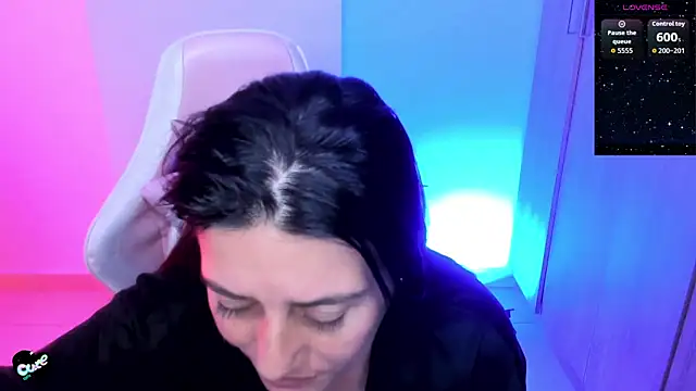 Saskyaa online show from 06-18-26, 04:02