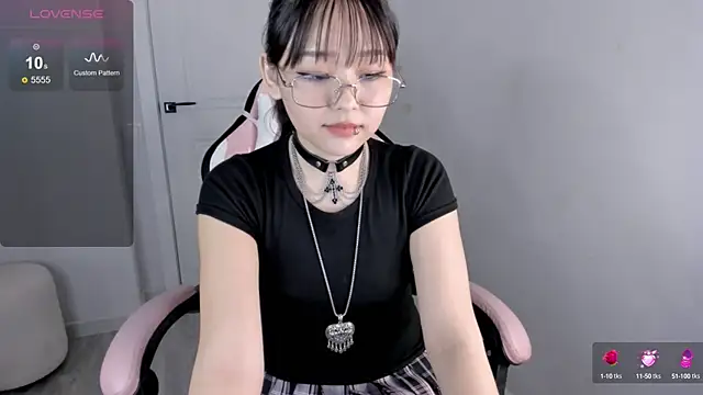 hee young11 online show from 09-13-25, 10:37