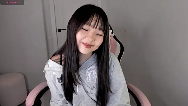 hee young11 online show from 09-17-25, 04:41