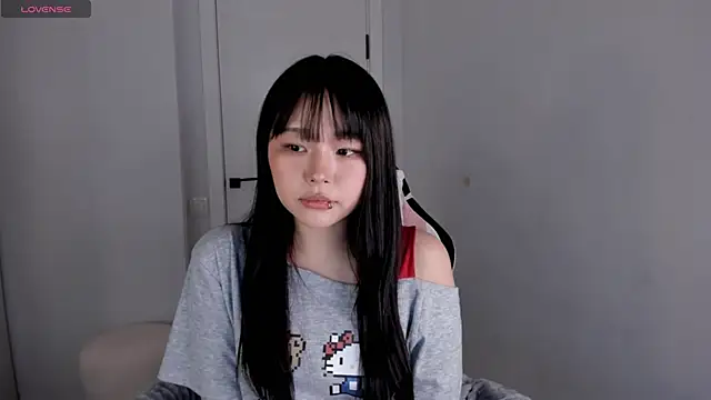 hee young11 online show from 10-13-25, 07:08