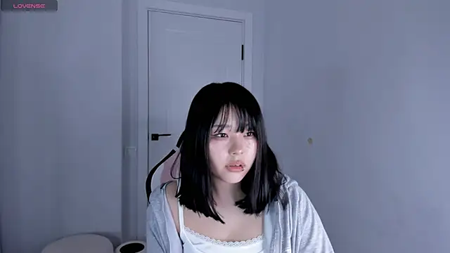 hee young11 online show from 12-14-25, 06:56