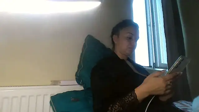 Snapshot of Linusya chatting on 09-09-25, 02:49 Linusya online show from 09-09-25, 02:49