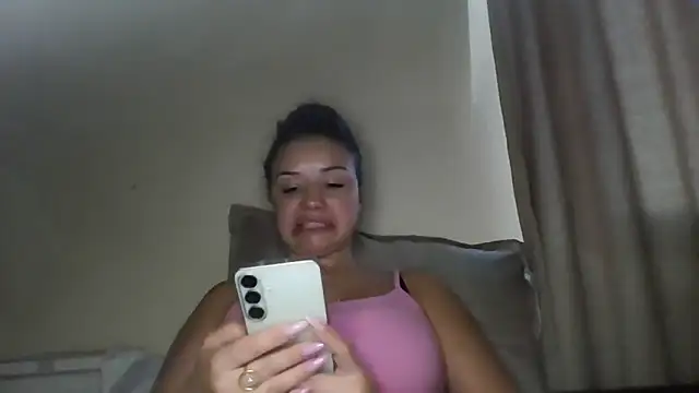 Snapshot of Linusya chatting on 09-17-25, 03:24 Linusya online show from 09-17-25, 03:24