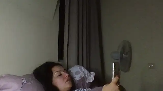 Snapshot of Linusya chatting on 10-11-25, 05:33 Linusya online show from 10-11-25, 05:33